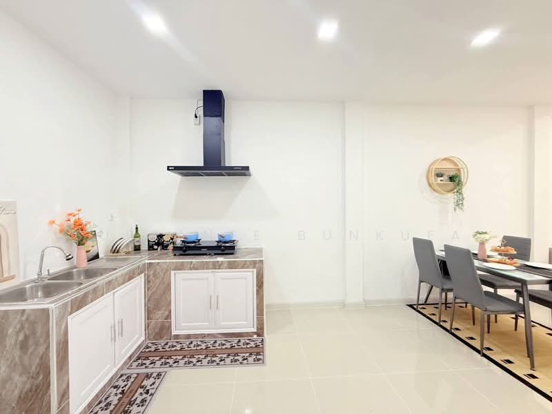 Patagonia 5 Ramintra-Safari, Bangkok, VP65+6Q9 หมู่บ้านพาทาโกเนีย, Min Buri, Bangkok, 3 Bedrooms, 120 sqm, Townhouse For Sale, by Supranee Bunkuea, 500451922 - DDproperty.com