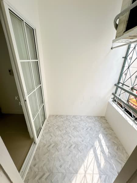 Baan Phrayapirom-Ratchada, Bangkok, Soi Ratchadaphisek 36, Chan Kasem, Chatuchak, Bangkok, 1 Bedroom, 33 sqm, Condo For Sale, by Kanueng (Pro) Noppornpitak, 500451964 - DDproperty.com