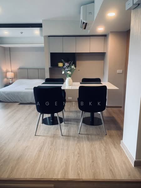 Lloyd Soonvijai-Thonglor, Bangkok, Soi Phetchaburi 47, Phetchaburi Road, Bang Kapi, Huai Khwang, Bangkok, 2 Bedrooms, 62 sqm, Condo For Rent, by Agentbkk, 500452022 - DDproperty.com