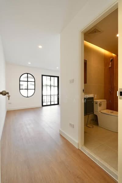 4-BR Townhouse, Bangkok, Din Daeng, Bangkok, 4 Bedrooms, 220 sqm, Townhouse For Sale, by Thanachot Khantigamongun, 500452155 - DDproperty.com