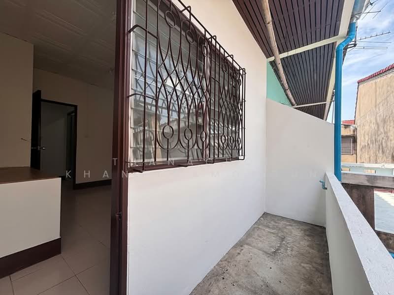 2-BR Townhouse, Bangkok, Khlong Chaokhun Sing, Wang Thonglang, Bangkok, 2 Bedrooms, 93 sqm, Townhouse For Sale, by Thanachot Khantigamongun, 500452295 - DDproperty.com