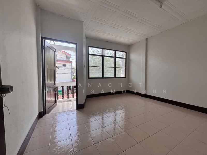 2-BR Townhouse, Bangkok, Khlong Chaokhun Sing, Wang Thonglang, Bangkok, 2 Bedrooms, 93 sqm, Townhouse For Sale, by Thanachot Khantigamongun, 500452295 - DDproperty.com