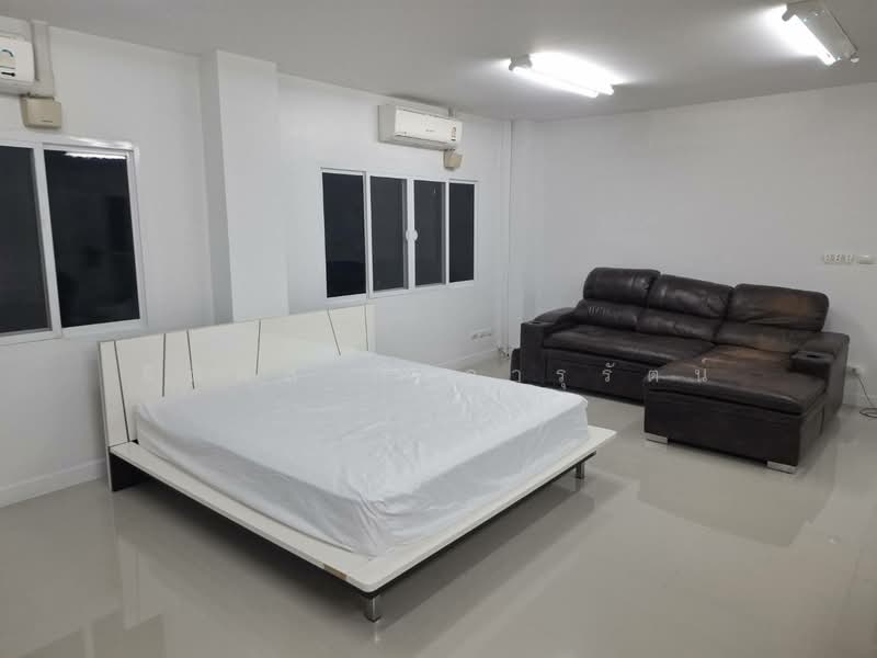 Commercial building for sale at Sampeng 2 Sathon-Kalapaphruek Soi 2 Corner unit, Bangkok, กัลปพฤกษ์, Bang Khae, Bangkok, , 450 sqm, Shophouse For Sale, by ธิติพล กิติจารุรัตน์, 500452354 - DDproperty.com