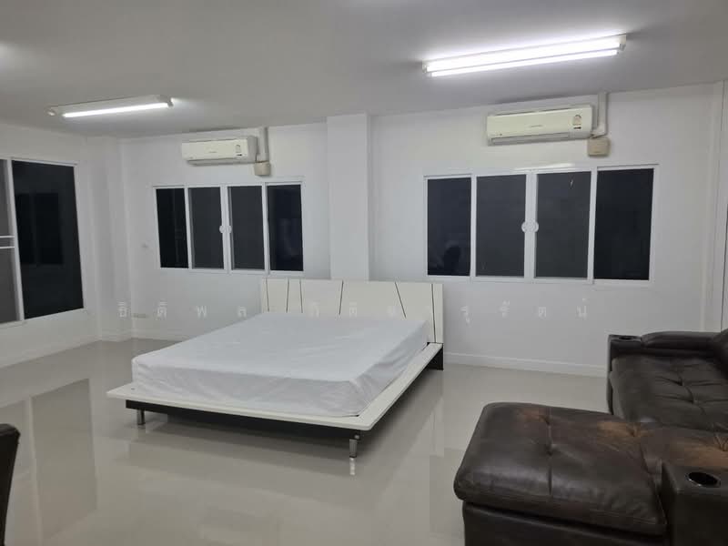 Commercial building for sale at Sampeng 2 (Sathon-Kalapaphruek), Soi 2. Corner unit, shaded from di, Bangkok, กัลปพฤกษ์, Bang Khae, Bangkok, , 450 sqm, Shophouse For Sale, by ธิติพล กิติจารุรัตน์, 500452354 - DDproperty.com
