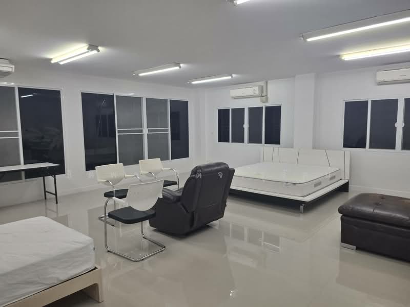 Commercial building for sale at Sampeng 2 Sathon-Kalapaphruek Soi 2 Corner unit, Bangkok, กัลปพฤกษ์, Bang Khae, Bangkok, , 450 sqm, Shophouse For Sale, by ธิติพล กิติจารุรัตน์, 500452354 - DDproperty.com