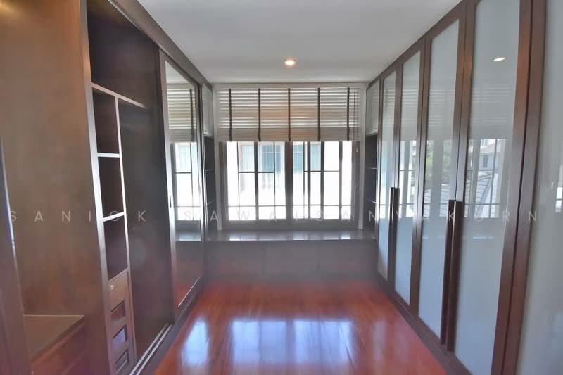 Narasiri Pattanakarn-Srinakarin, Bangkok, 878 Soi Srinakarin 20, Khlong Chan, Bang Kapi, Bangkok, 3 Bedrooms, 550 sqm, Single Detached House For Rent, by Sanick Sawaisanyakorn, 500452366 - DDproperty.com