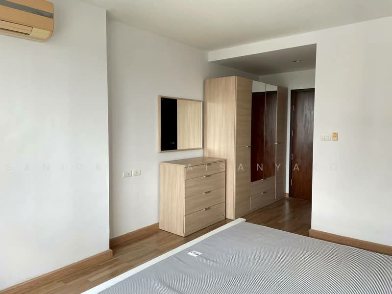 Y.O. Place, Bangkok, 223 Soi Sai Nam Thip 2, Khlong Toei, Bangkok, 2 Bedrooms, 93 sqm, Apartment For Rent, by Sanick Sawaisanyakorn, 500452398 - DDproperty.com