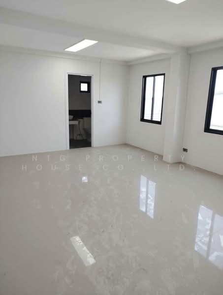 อาคาร3.5ชั้น พร้อมโกดัง หนองจอก, Bangkok, Min Buri, Min Buri, Bangkok, , 850 sqm, Warehouse/Factory For Rent, by NTG Property House Co.,Ltd., 500452489 - DDproperty.com