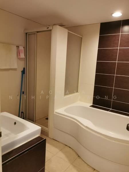 Lumpini Suite Ratchada-Rama 3, Bangkok, Soi Naradhiwat Rajanagarindra 30, Chong Nonsi, Yan Nawa, Bangkok, 3 Bedrooms, 84 sqm, Condo For Rent, by Achaya Nithipanyawong, 500452510 - DDproperty.com