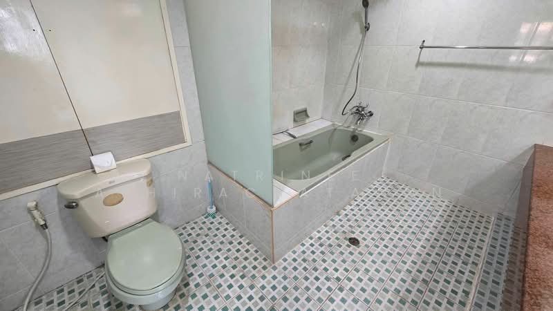 Tai Ping Towers, Bangkok, 582 Soi Sukhumvit 63, Khlong Tan Nua, Watthana, Bangkok, 4 Bedrooms, 252 sqm, Condo For Rent, by Natrinee Aphirachatanon, 500452610 - DDproperty.com