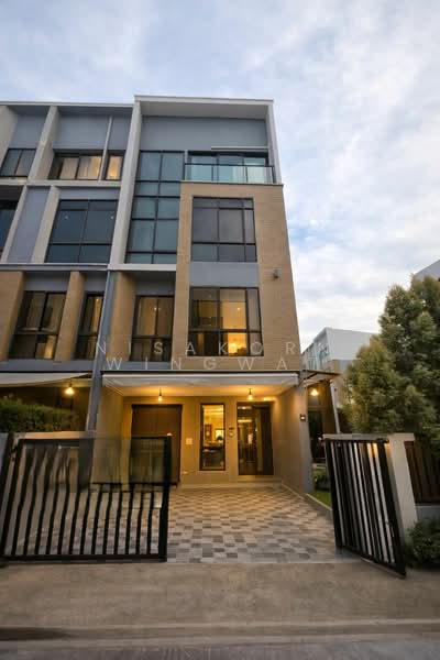 Estara Haven Pattanakan 20, Bangkok, Phatthanakan 20, Phatthanakan Road, Suan Luang, Bangkok, 4 Bedrooms, 250 sqm, Townhouse For Rent, by Nisakorn Wingwat, 500452698 - DDproperty.com