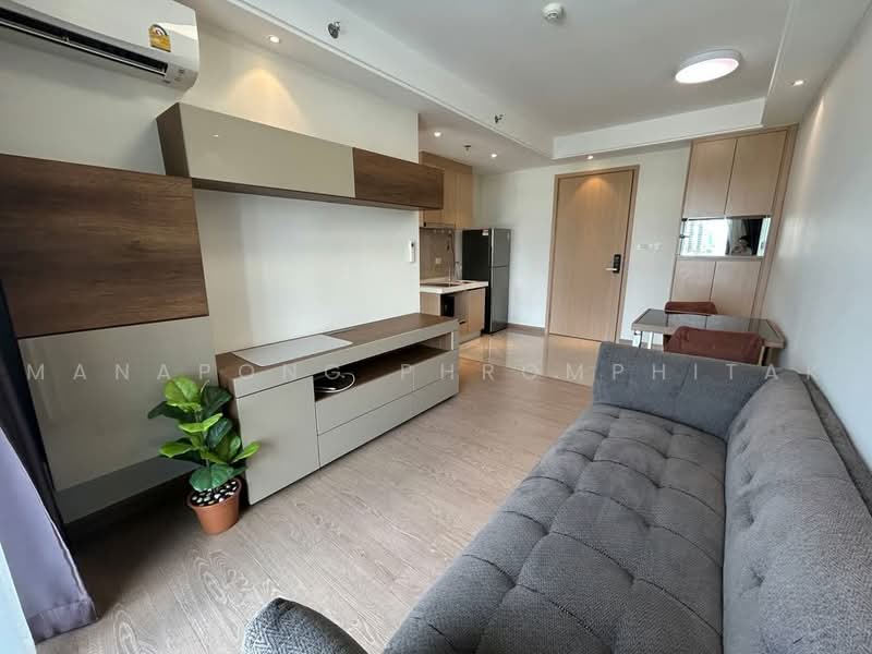 Regal Sathon-Naradhiwas, Bangkok, Naradhiwas Rajanagarindra Road, Thung Maha Mek, Sathon, Bangkok, 1 Bedroom, 35 sqm, Condo For Rent, by Manapong Phromphitak, 500452725 - DDproperty.com