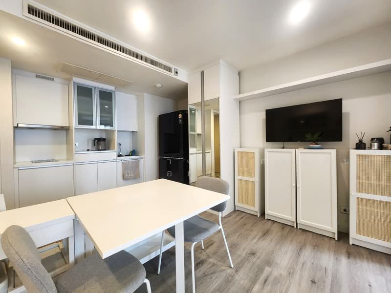 Collezio Sathorn-Pipat, Bangkok, 41 Soi Pipat 1 Silom Road, Silom, Bang Rak, Bangkok, 1 Bedroom, 41 sqm, Condo For Rent, by Lalana (Kwang) Kashemsanta, 500452730 - DDproperty.com