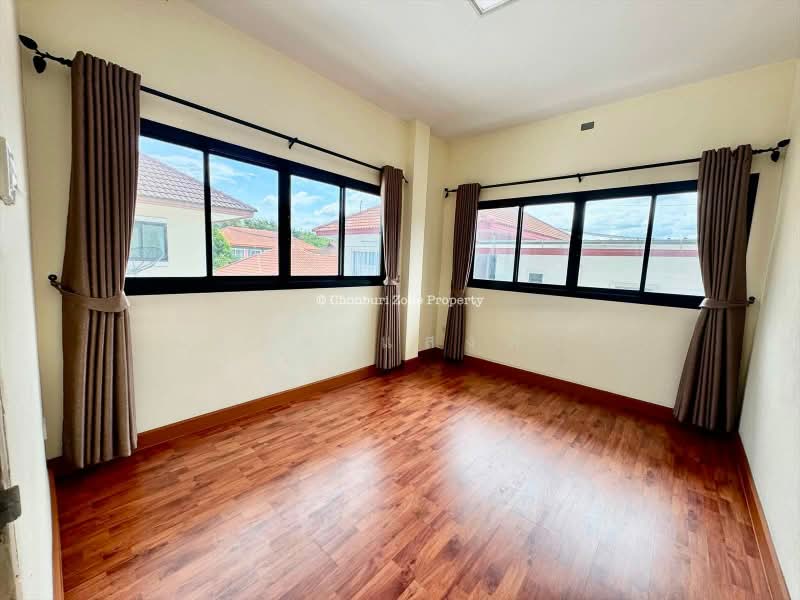 ขายบ้านเดี๋ยวหลังใหญ่พร้อมที่ดินแปลงใหญ่ เก้ากิโล ศรีราชา, ชลบุรี, สุรศักดิ์, ศรีราชา, ชลบุรี, 247 ตร.ม., บ้านเดี่ยว ขาย, โดย ดุสิต แสงฟ้า, 500452839 - DDproperty.com