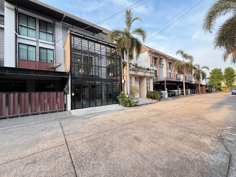Areeya Mova Kaset-Nawamintr, Bangkok, Soi Moobaan Areeya Mowa, Chorake Bua, Lat Phrao, Bangkok, 3 Bedrooms, 170 sqm, Townhouse For Sale, by Ashiraya Suwannin, 500452848 - DDproperty.com