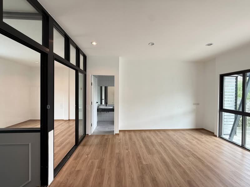 Areeya Mova Kaset-Nawamintr, Bangkok, Soi Moobaan Areeya Mowa, Chorake Bua, Lat Phrao, Bangkok, 3 Bedrooms, 170 sqm, Townhouse For Sale, by Ashiraya Suwannin, 500452848 - DDproperty.com