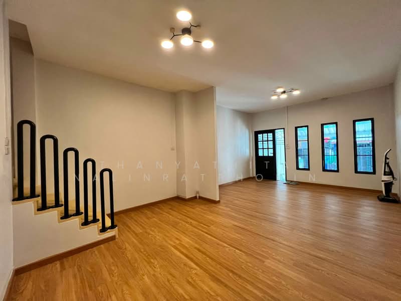 Baan Passakorn, Bangkok, Khlong Bang Phran, Bang Bon, Bangkok, 4 Bedrooms, 200 sqm, Townhouse For Sale, by Thanyathita Nalinratphokin, 500453088 - DDproperty.com