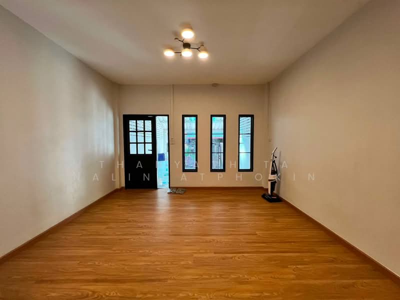 Baan Passakorn, Bangkok, Khlong Bang Phran, Bang Bon, Bangkok, 4 Bedrooms, 200 sqm, Townhouse For Sale, by Thanyathita Nalinratphokin, 500453088 - DDproperty.com