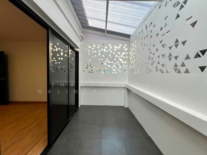 Baan Passakorn, Bangkok, Khlong Bang Phran, Bang Bon, Bangkok, 4 Bedrooms, 200 sqm, Townhouse For Sale, by Thanyathita Nalinratphokin, 500453088 - DDproperty.com