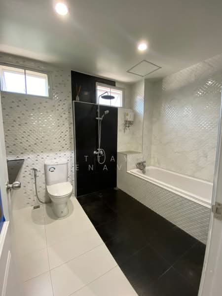 3-BR Townhouse, Bangkok, Bang Chak, Phra Khanong, Bangkok, 3 Bedrooms, 300 sqm, Townhouse For Rent, by Settawut Leenavong, 500453239 - DDproperty.com