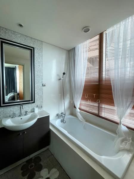 Watermark Chaophraya, Bangkok, Soi Charoennakorn 39-41, Charoennakorn Road, Bang Lam Phu Lang, Khlong San, Bangkok, 1 Bedroom, 95 sqm, Condo For Sale, by Settawut Leenavong, 500453360 - DDproperty.com