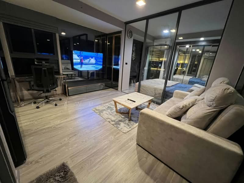 IDEO Sathorn-Wongwian Yai, Bangkok, 219 Soi Krung Thonburi 1, Khlong Ton Sai, Khlong San, Bangkok, 1 Bedroom, 37 sqm, Condo For Rent, by Settawut Leenavong, 500453441 - DDproperty.com