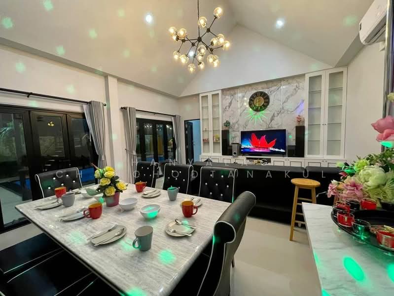 4-BR Villa, Chon Buri (Pattaya), Poong, Bang Lamung (Pattaya), Chon Buri (Pattaya), 4 Bedrooms, 430 sqm, Villa For Rent, by Thanyalag Chanchodtanakul, 500453451 - DDproperty.com
