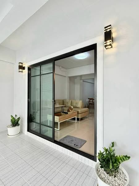 Por. Pasuk Nives, Nonthaburi, Phimonrat, Bang Bua Thong, Nonthaburi, 2 Bedrooms, 64 sqm, Townhouse For Sale, by สรภพ ยอดไชย (สีฝุ่น), 500453789 - DDproperty.com