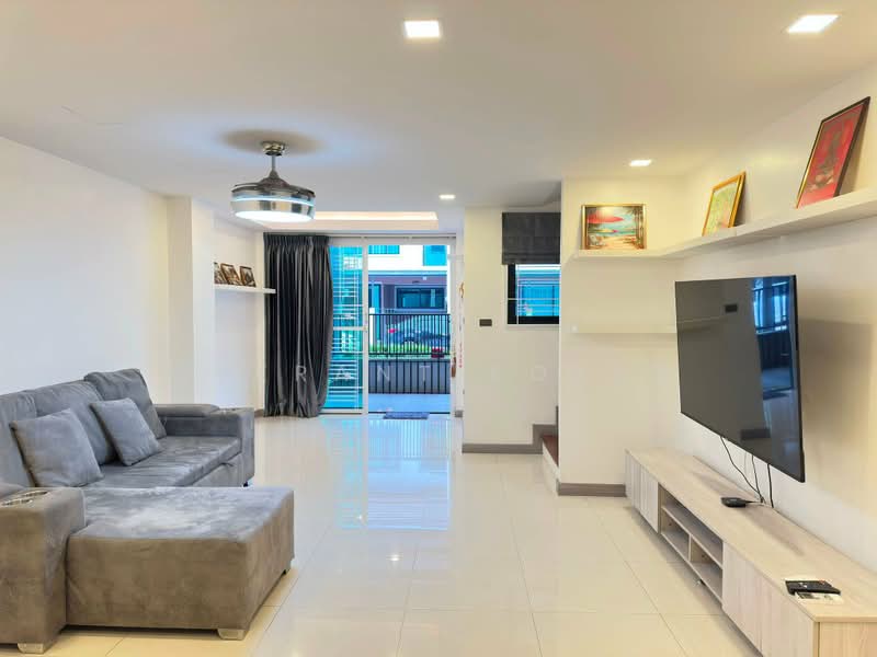 Chokchai Village 9, Chon Buri (Pattaya), Bang Lamung, Bang Lamung (Pattaya), Chon Buri (Pattaya), 2 Bedrooms, 141 sqm, Townhouse For Rent, by Vikrant Kokar, 500453818 - DDproperty.com