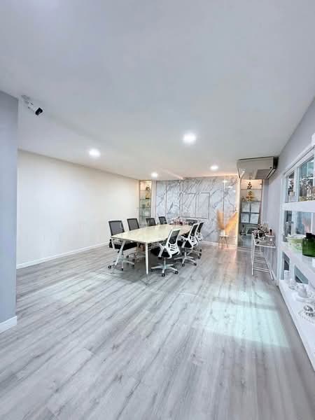 10-BR House, Bangkok, Lat Phrao, Bangkok, 10+ Bedrooms, 350 sqm, Single Detached House For Sale, by Poomphat Tienthongsakul, 500453867 - DDproperty.com