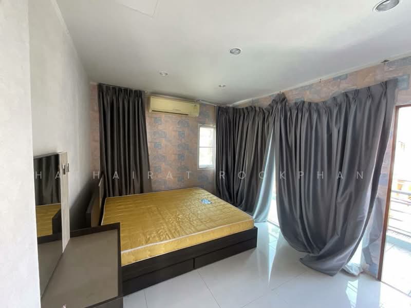 4-BR House, Bangkok, Huai Khwang, Bangkok, 4 Bedrooms, 410 sqm, Single Detached House For Rent, by Hathairat Rookphan, 500453964 - DDproperty.com