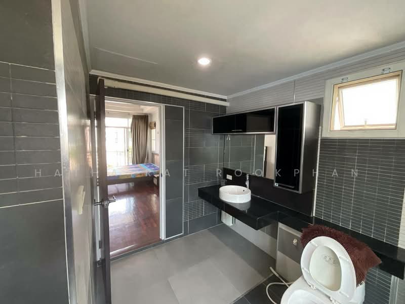 4-BR House, Bangkok, Huai Khwang, Bangkok, 4 Bedrooms, 410 sqm, Single Detached House For Rent, by Hathairat Rookphan, 500453964 - DDproperty.com