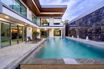 ขาย - บ้านที่ผสานการออกแบบอันหรูหรา พื้นที่ใช้สอยขนาดใหญ่ และความสะดวกสบายในการอยู่อาศัยไ, ชลบุรี