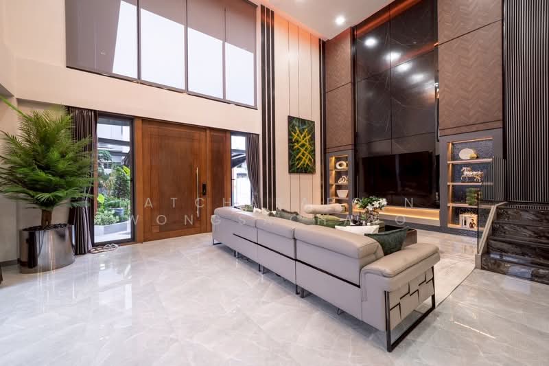 Luxury Living Redefined in This Spectacular 5-Bedroom Villa, Chon Buri (Pattaya), Nong Pru, Bang Lamung (Pattaya), Chon Buri (Pattaya), 6 Bedrooms, 700 sqm, Single Detached House For Sale, by Patcharaporn Wongsachayo, 500453995 - DDproperty.com