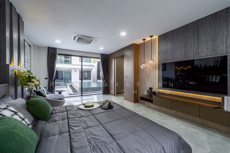 Luxury Living Redefined in This Spectacular 5-Bedroom Villa, Chon Buri (Pattaya), Nong Pru, Bang Lamung (Pattaya), Chon Buri (Pattaya), 6 Bedrooms, 700 sqm, Single Detached House For Sale, by Patcharaporn Wongsachayo, 500453995 - DDproperty.com