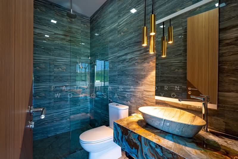 Luxury Living Redefined in This Spectacular 5-Bedroom Villa, Chon Buri (Pattaya), Nong Pru, Bang Lamung (Pattaya), Chon Buri (Pattaya), 6 Bedrooms, 700 sqm, Single Detached House For Sale, by Patcharaporn Wongsachayo, 500453995 - DDproperty.com