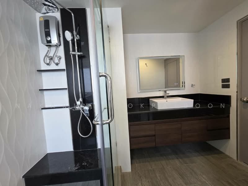 President Park Sukhumvit 24, Bangkok, 99 Sukhumvit 24 Alley, Khlongtoei Nua, Watthana, Bangkok, 3 Bedrooms, 260 sqm, Condo For Rent, by Nakarin Sookpaiboon, 500454169 - DDproperty.com