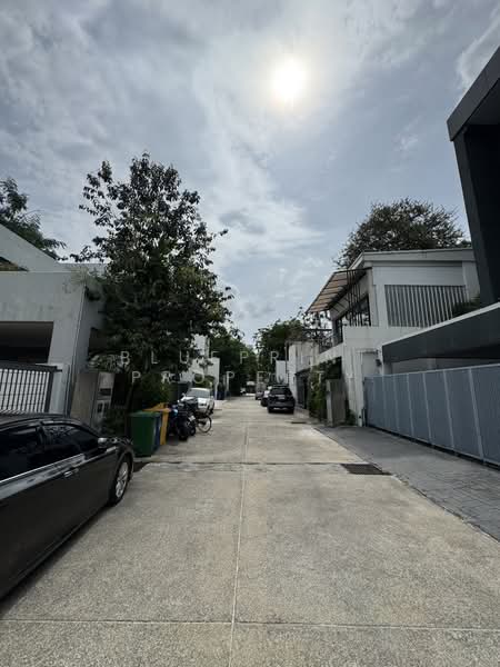 Noble Ekkamai 22, Bangkok, Khlong Tan Nua, Watthana, Bangkok, 4 Bedrooms, 400 sqm, Townhouse For Rent, by Blueprint Property, 500454199 - DDproperty.com