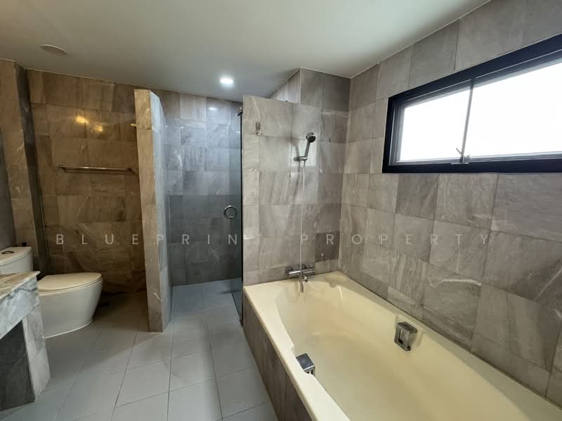 Noble Ekkamai 22, Bangkok, Khlong Tan Nua, Watthana, Bangkok, 4 Bedrooms, 400 sqm, Townhouse For Rent, by Blueprint Property, 500454199 - DDproperty.com
