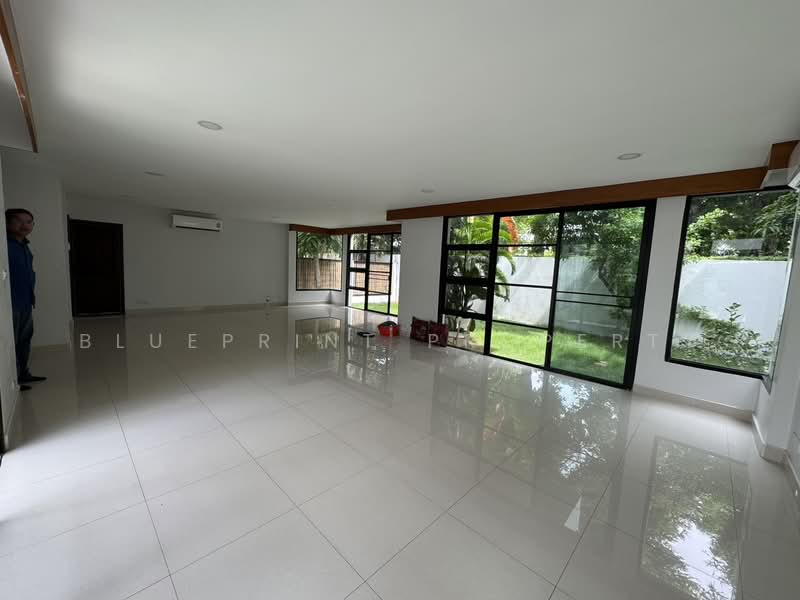Noble Ekkamai 22, Bangkok, Khlong Tan Nua, Watthana, Bangkok, 4 Bedrooms, 400 sqm, Townhouse For Rent, by Blueprint Property, 500454199 - DDproperty.com