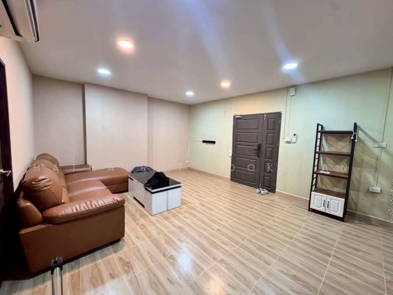 Country Complex Bangna : คันทรี คอมเพล็กซ์ บางนา, กรุงเทพ, ถนนสรรพาวุธ, บางนา, กรุงเทพ, 80 ตร.ม., คอนโด ให้เช่า, โดย Hathairat Rookphan, 500454251 - DDproperty.com