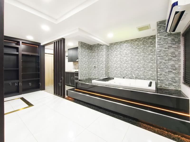 The Kris Ratchada 17, Bangkok, Inthamara 45 Alley, Din Daeng, Bangkok, 1 Bedroom, 46 sqm, Condo For Sale, by ฝากขายบ้าน ฝากขายบ้านมือสอง ฝากขายอสัง Realty HuB, 500454628 - DDproperty.com