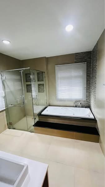 Grand Bangkok Boulevard Rama 9 - Srinakarindra, Bangkok, Krungthep Kritha 17 Alley, Thap Chang, Saphan Sung, Bangkok, 5 Bedrooms, 450 sqm, Single Detached House For Rent, by Chanon Ekongkarn, 500454731 - DDproperty.com