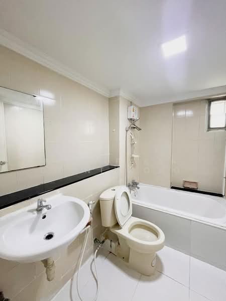 Thonglor Tower, Bangkok, Soi Thonglor, Sukhumvit 55 Road, Khlongtoei Nua, Watthana, Bangkok, 2 Bedrooms, 50 sqm, Condo For Rent, by Praewpakar Soontawong, 500454862 - DDproperty.com