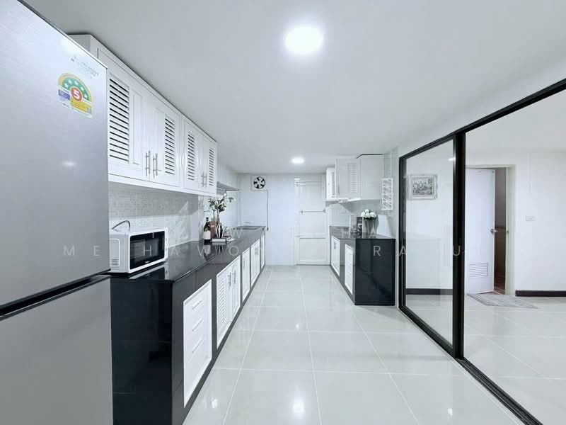6-BR House, Bangkok, Huai Khwang, Bangkok, 6 Bedrooms, 500 sqm, Single Detached House For Rent, by Thawatchai Methawongworakul, 500455040 - DDproperty.com