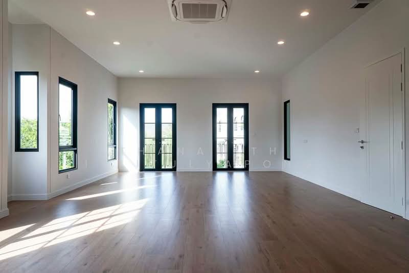 Narinsiri Krungthep Kreetha, Bangkok, Saphan Sung, Bangkok, 5 Bedrooms, 530 sqm, Single Detached House For Sale, by Thananith Ittitulyapong, 500455235 - DDproperty.com