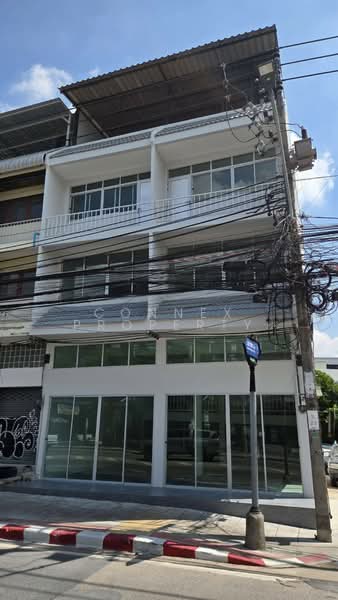 Corner commercial building located at the entrance of Soi Chaloem Phrakiat Rama 9 Soi 5, Bangkok, , Nong Bon, Prawet, Bangkok, , 21 sqm, Shophouse For Rent, by Connex Property, 500455607 - DDproperty.com