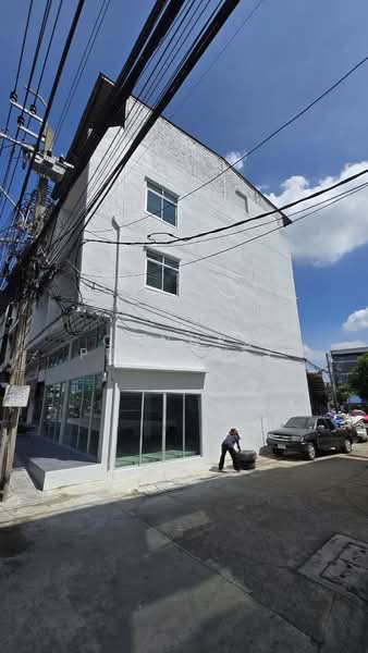 Corner commercial building located at the entrance of Soi Chaloem Phrakiat Rama 9 Soi 5, Bangkok, , Nong Bon, Prawet, Bangkok, , 21 sqm, Shophouse For Rent, by Connex Property, 500455607 - DDproperty.com