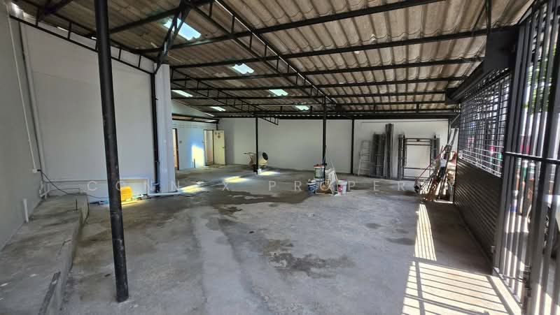 Corner commercial building located at the entrance of Soi Chaloem Phrakiat Rama 9 Soi 5, Bangkok, , Nong Bon, Prawet, Bangkok, , 21 sqm, Shophouse For Rent, by Connex Property, 500455607 - DDproperty.com