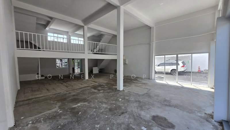 Corner commercial building located at the entrance of Soi Chaloem Phrakiat Rama 9 Soi 5, Bangkok, , Nong Bon, Prawet, Bangkok, , 21 sqm, Shophouse For Rent, by Connex Property, 500455607 - DDproperty.com